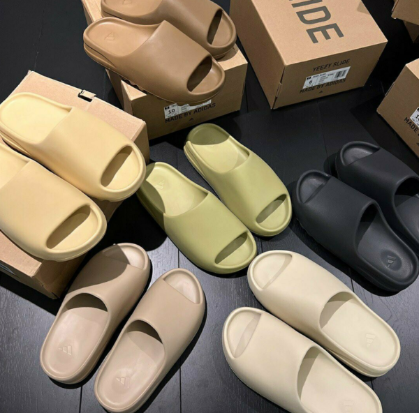 YEEZY SLIDES