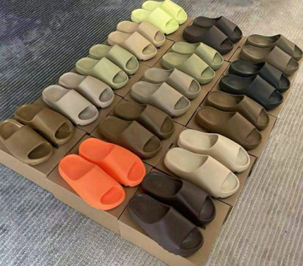 YEEZY SLIDES - Image 5