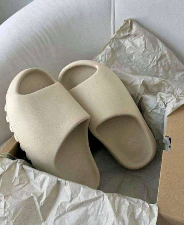 YEEZY SLIDES - Image 7