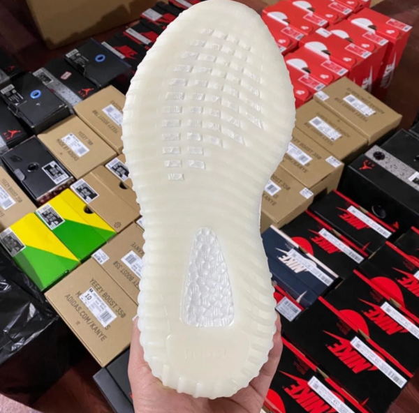 yeezy boost 350 v2 - Image 2