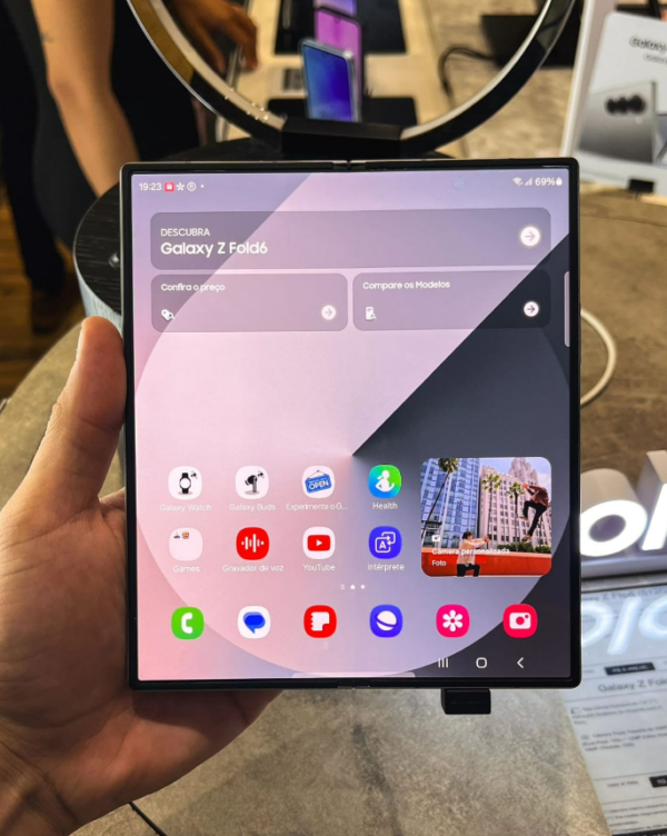 Samsung Galaxy Z Fold 6 - Image 2